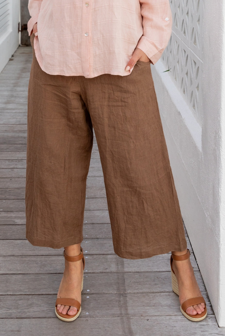 Capri Pants in Pure Linen