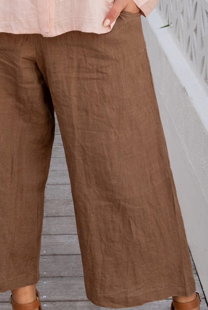 Capri Pants in Pure Linen