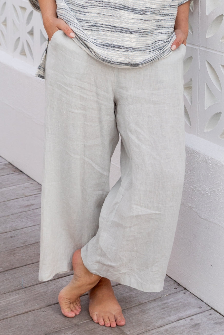Capri Pants in Pure Linen
