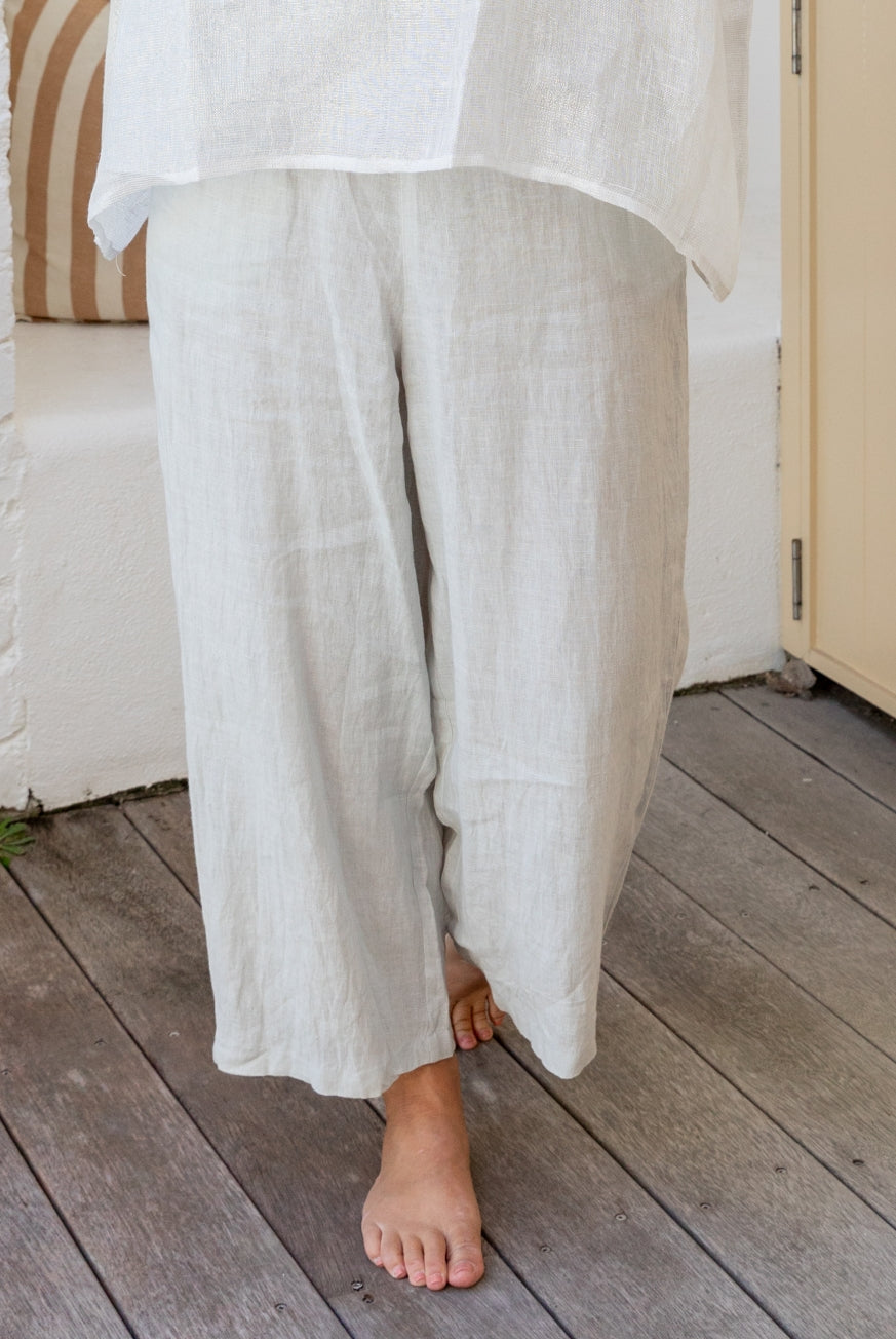 Capri Pants in Pure Linen