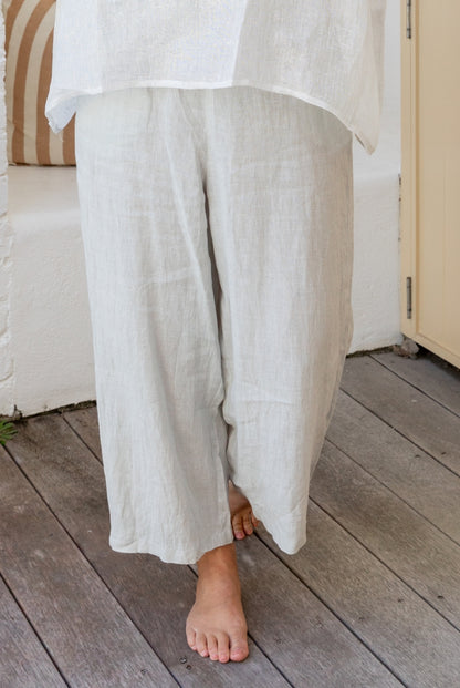 Capri Pants in Pure Linen