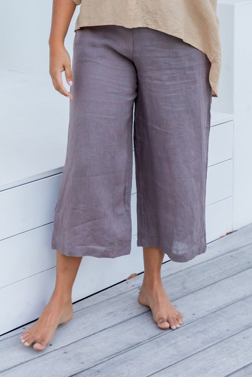 Capri Pants in Pure Linen