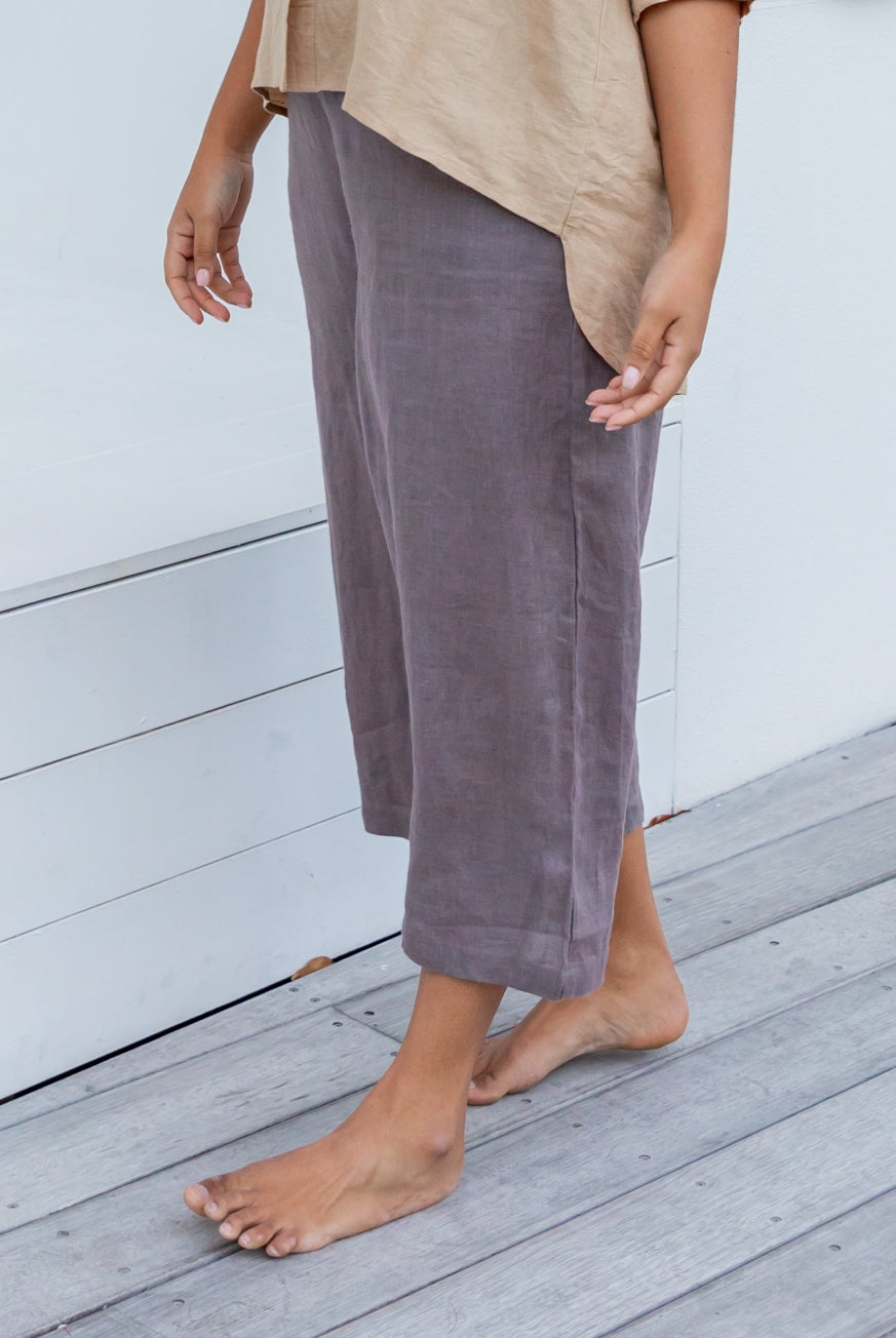 Capri Pants in Pure Linen