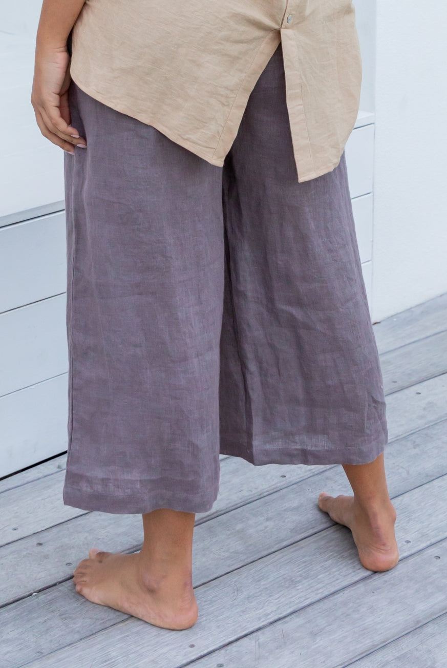 Capri Pants in Pure Linen
