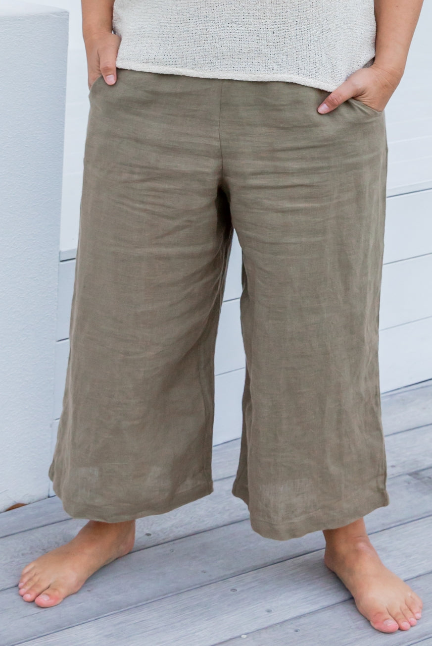 Capri Pants in Pure Linen