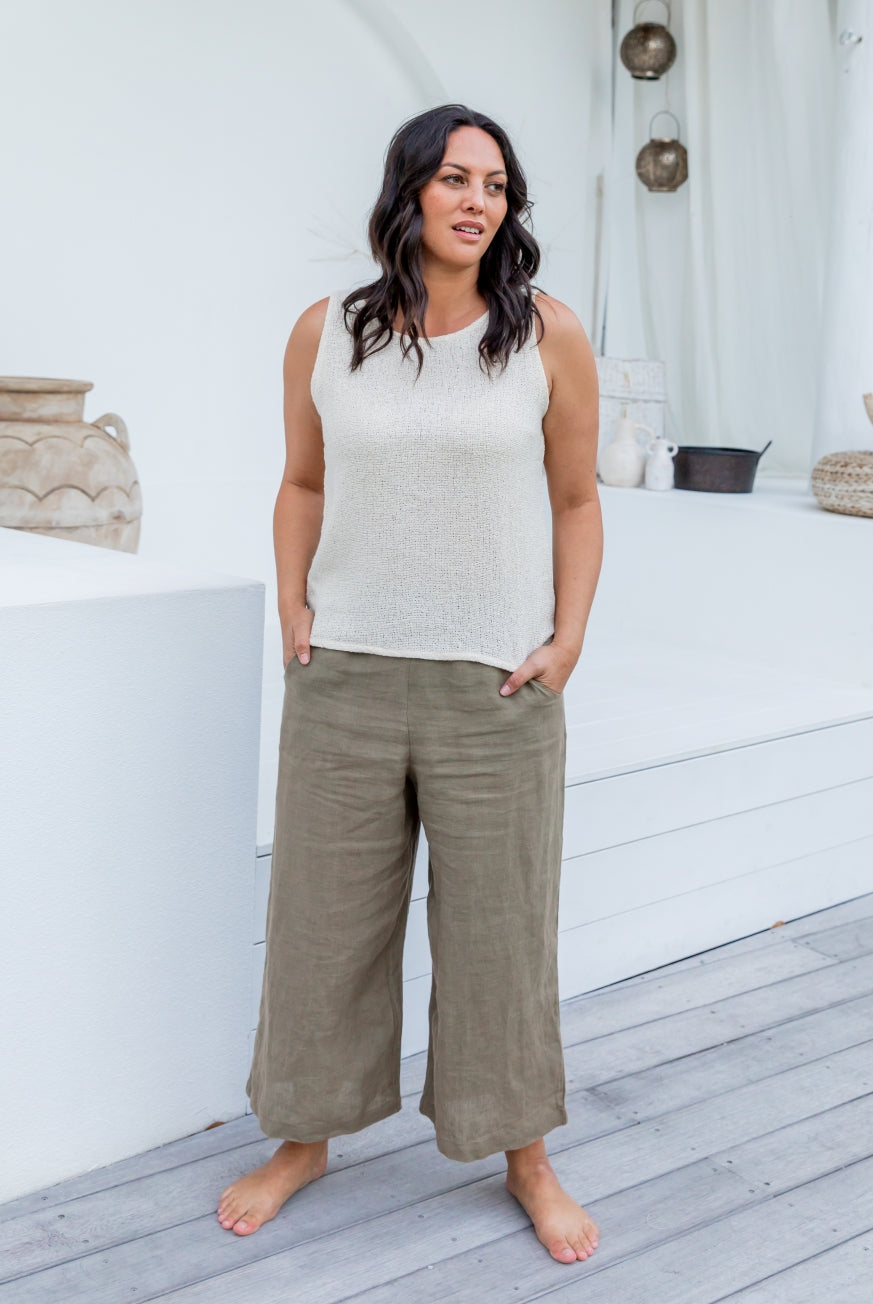 Capri Pants in Pure Linen
