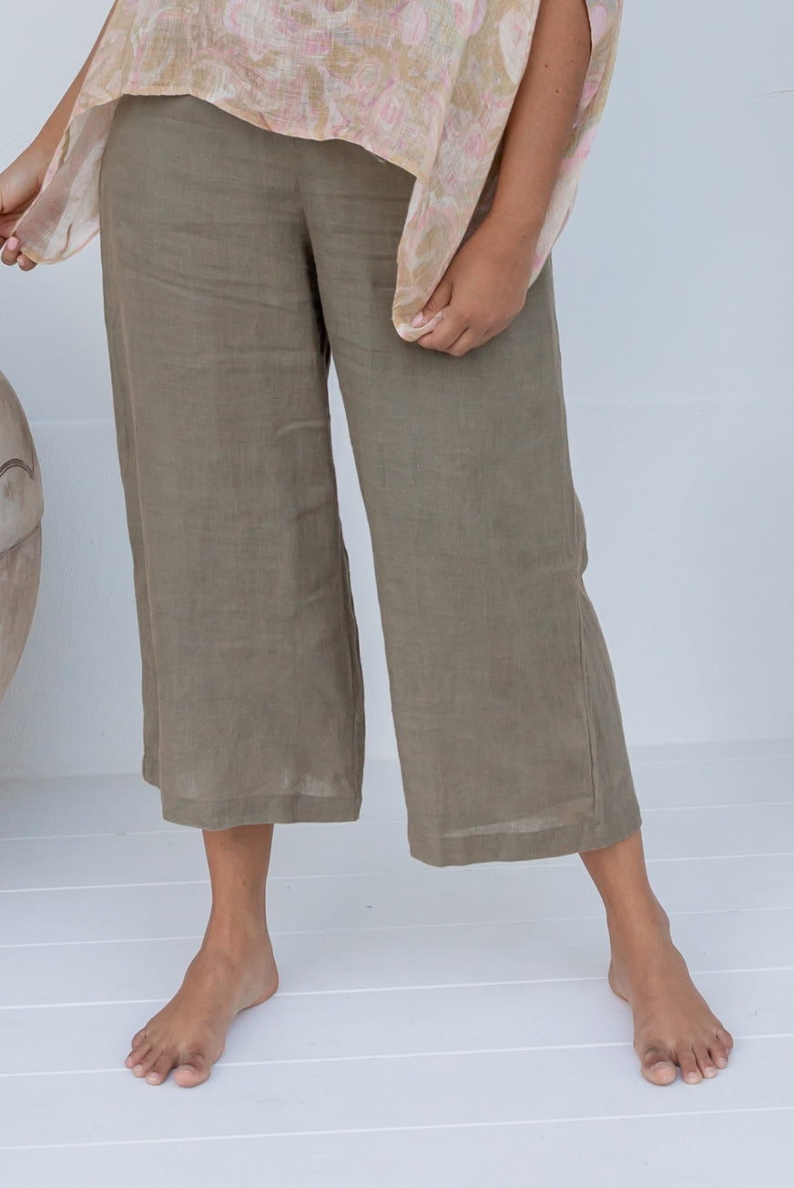 Capri Pants in Pure Linen